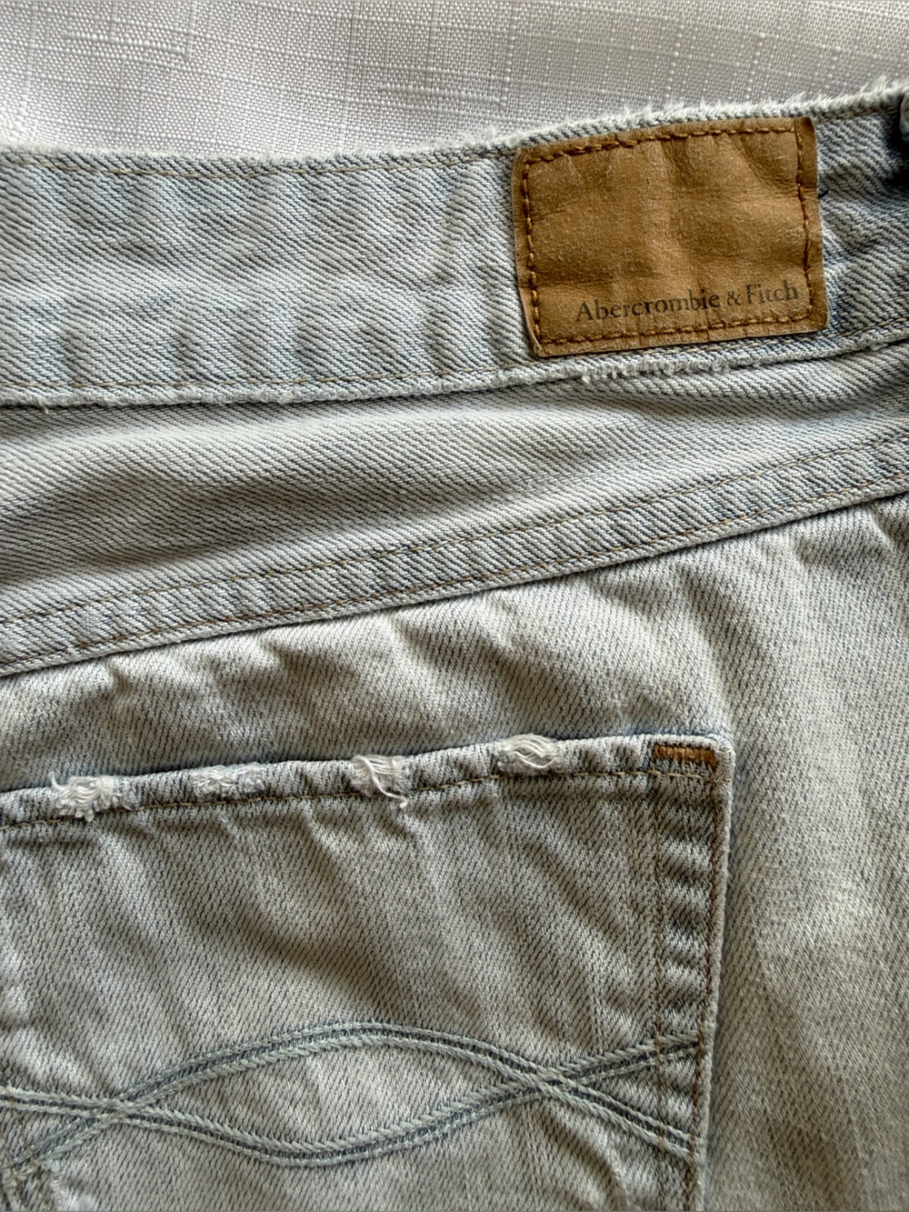 2000s Abercrombie & Fitch Low Rise Distressed Denim Shorts | Size 6 / W28 Y2K - Picture 6 of 6